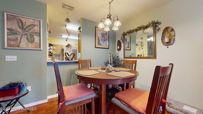 Photo - 824 Temple St