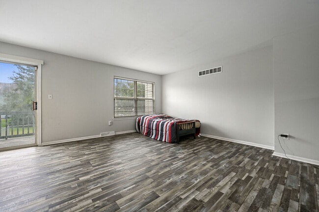 Photo - 142 Thames Dr