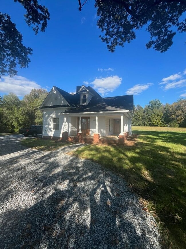 Photo - Modern Farmhouse for Rent in Browns Summit NC