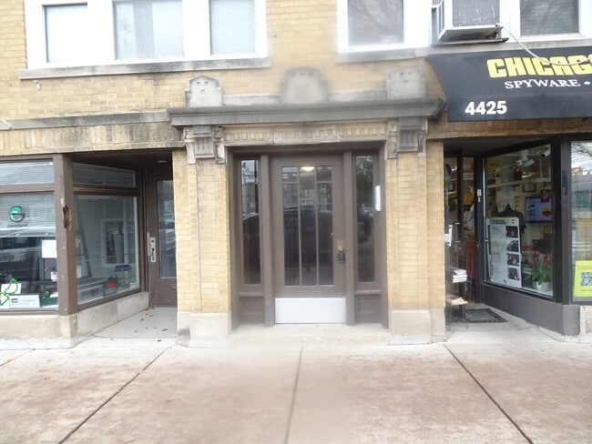Building Photo - 4423 W Irving Park Rd