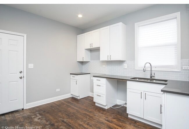 Photo - 1213 N Austin Blvd Unit 1