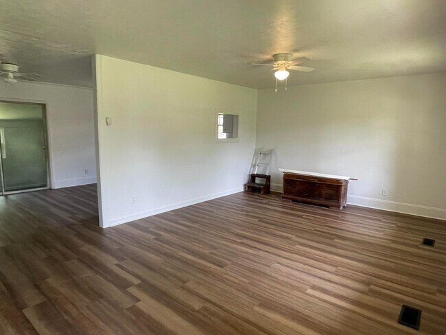 Photo - 403 Sheffield Dr