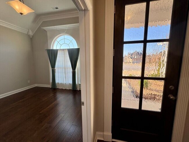 Photo - Look and Lease