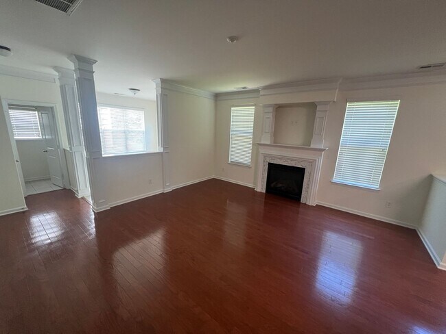 Photo - 5008 Centerview Dr