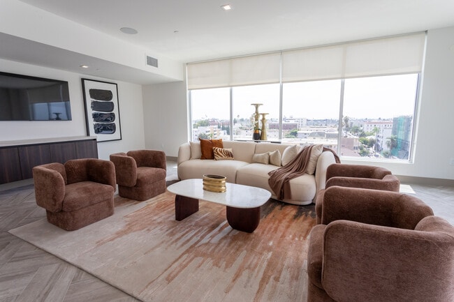 KINGSLEY PARK APARTMENTS