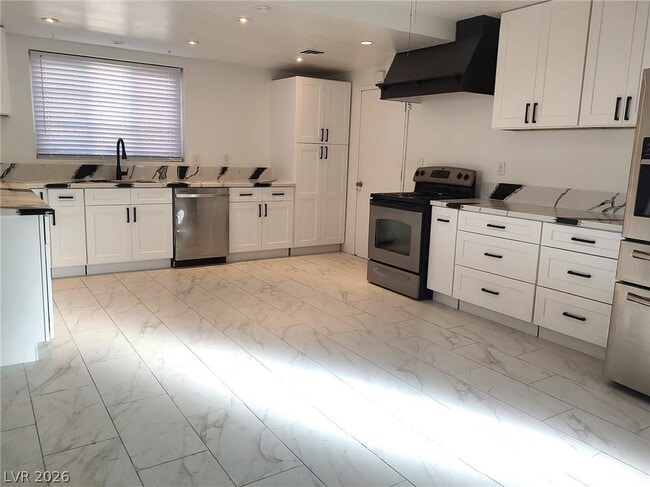 Photo - 2005 E Oakey Blvd