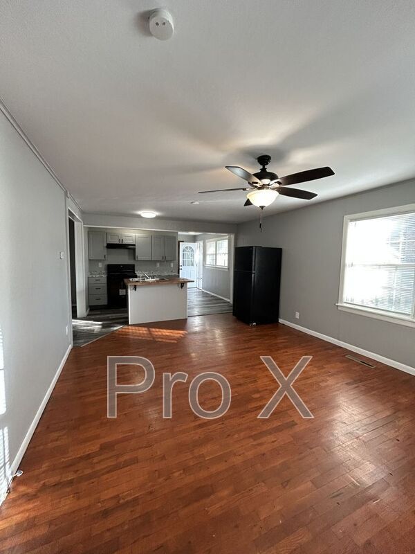 Photo - 606 Harris St