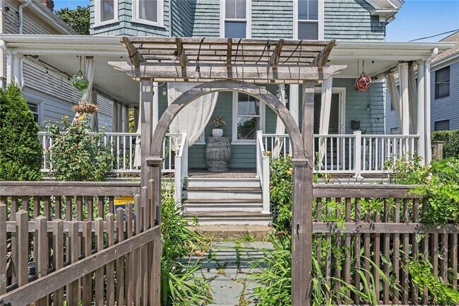 24 Russell Ave