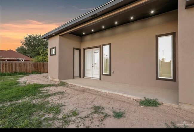 Photo - 3007 E Ebano St