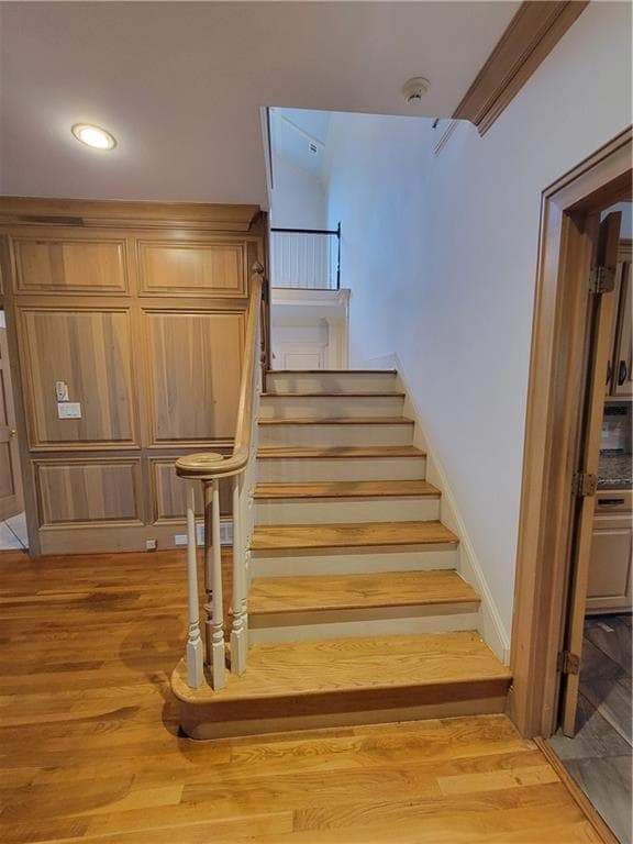 Photo - 2811 Hawthorne Dr NE