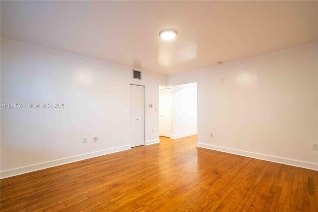 Photo - 2425 Flamingo Pl Unit 3