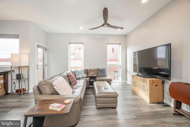 Photo - 1501 N 31st St Unit PH3