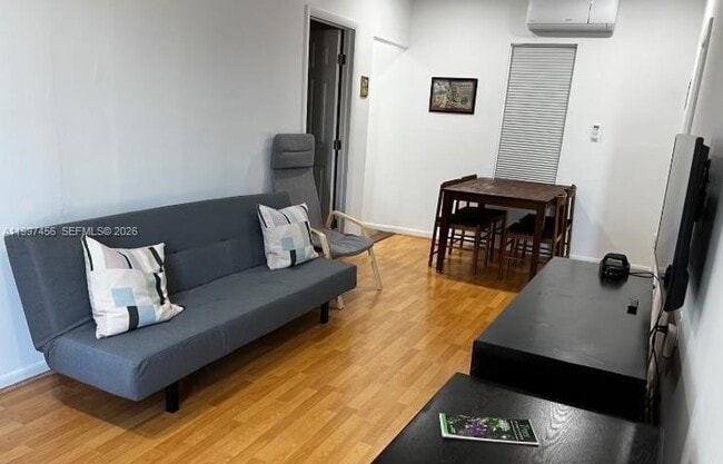 Building Photo - 2160 SW 17th St Unit 2162