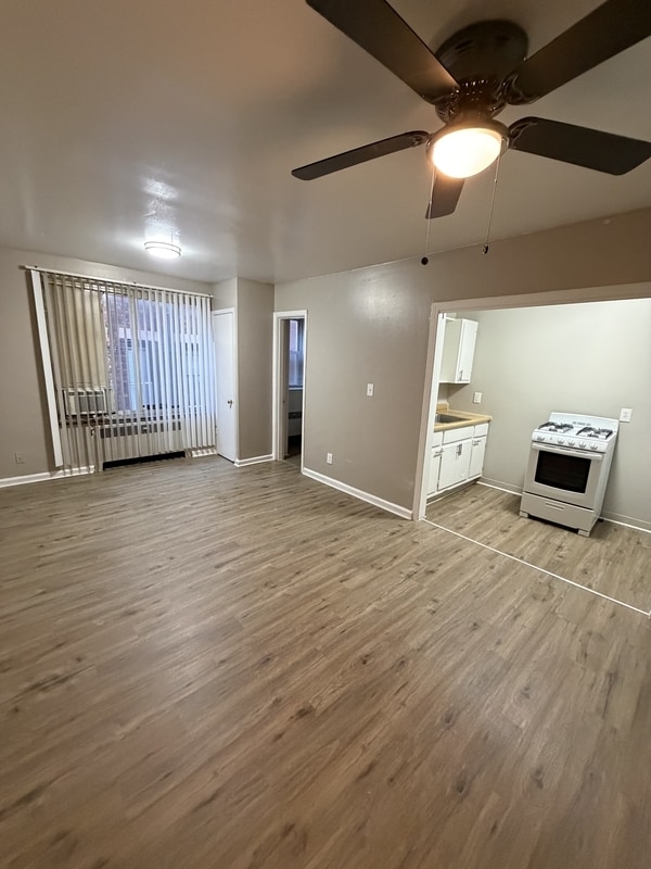 Photo - 2076 Elm Ave