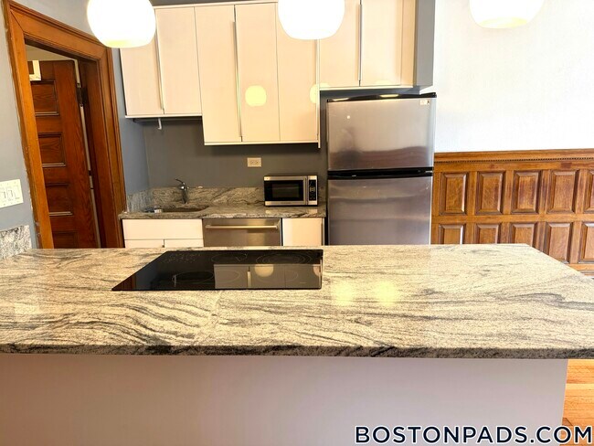 Photo - 849 Beacon St Unit 2