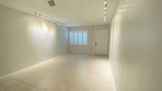Photo - 660 Cypress Lake Blvd Unidad K14