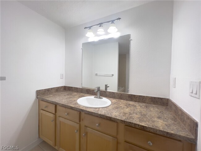 Building Photo - 3324 N Key Dr Unit 7