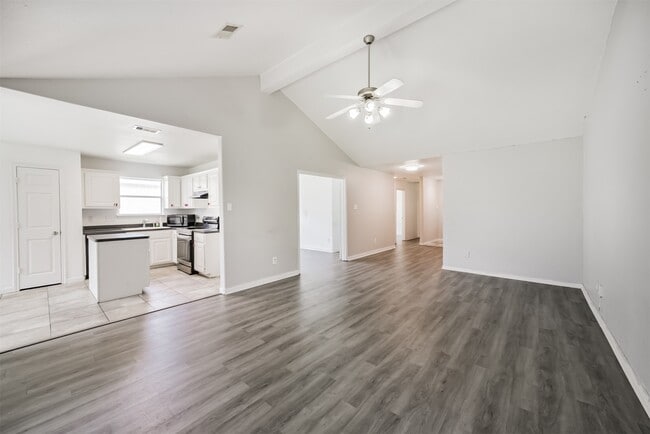 Building Photo - 7114 Sunrise Hill Ln Rental