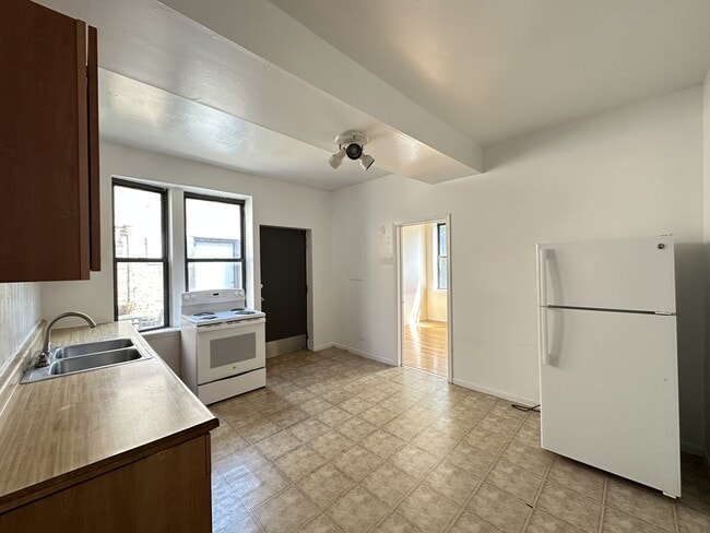 Photo - 3147 W Medill Ave Unit 4