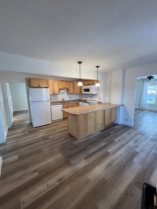 Building Photo - 1625 Walnut St Unit #3