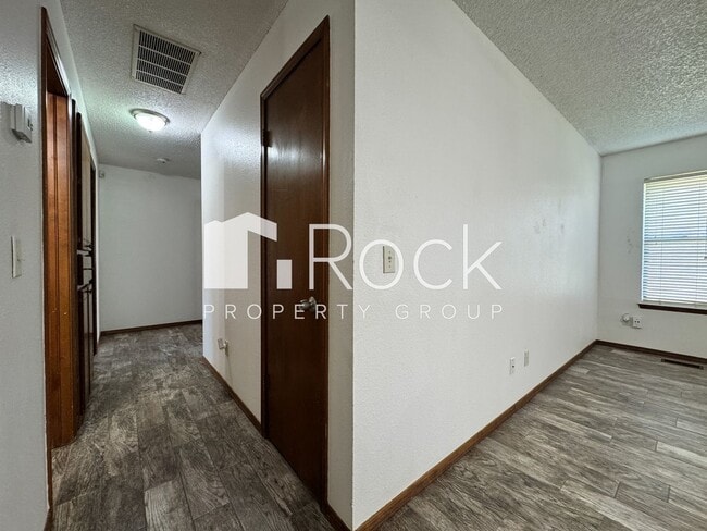 Photo - 3 Bedroom, 2 bath, 2 car garage home avail...