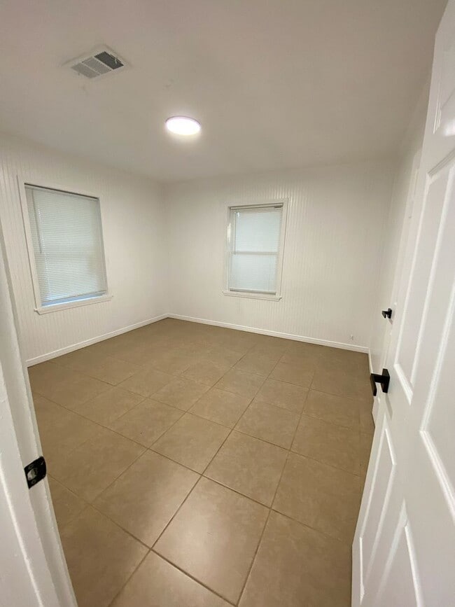 Photo - Affordable 2 Bed / 1 Bath Rental in Port N...
