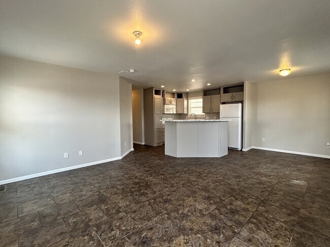 Photo - 4400 W Missouri Ave
