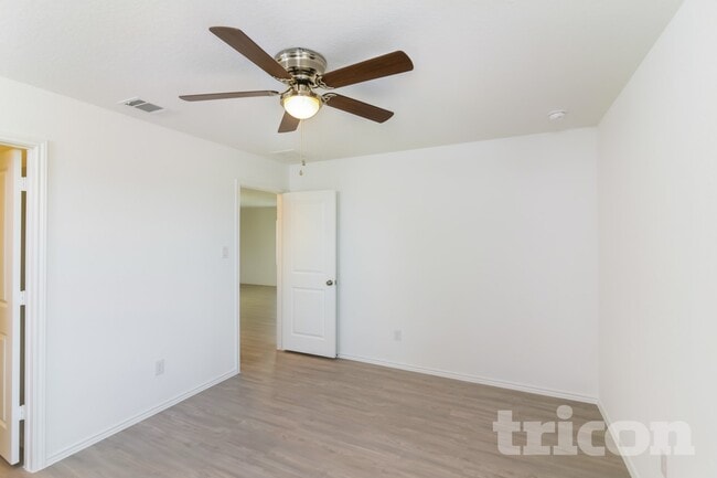 Photo - 10250 Devon Wheel St