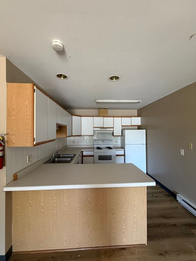 Building Photo - Cozy 3 Bedroom Ready For You to Make Home!! Unit RY155A-125