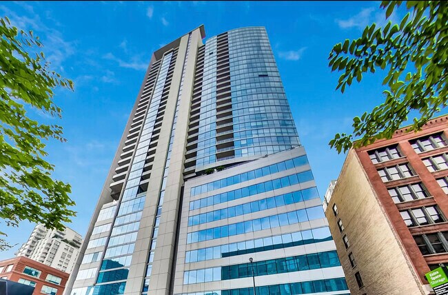 Photo - 303 W Ohio St Unidad 3408