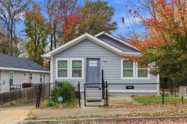 Building Photo - 1033 Palmetto Ave SW