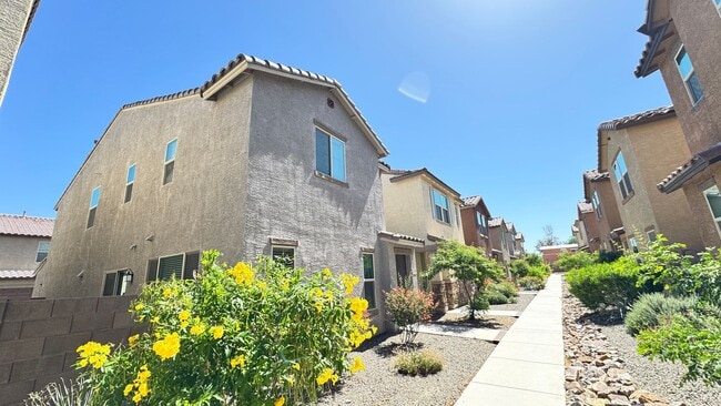 Building Photo - North Central (Mountain and Prince)  2 story, 3 bed, 2.5 bath home with 2 car garage!