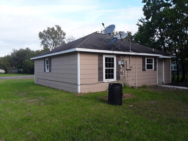 Photo - Perfect home for a small family or young p...