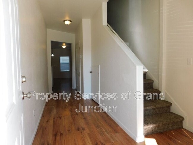 Photo - 621 Zenith Ln Unit E