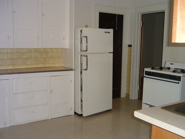 341-43 Roosevelt Ave Unit 341