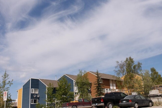 Building Photo - Lakeside Court