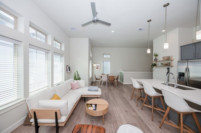 Photo - 5209 Allen St