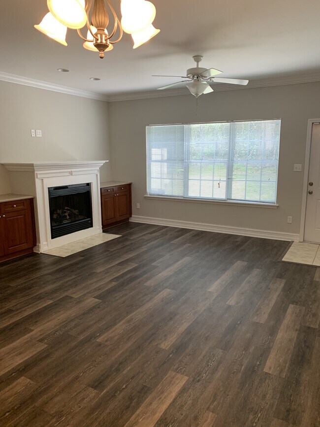 Photo - 1561 Crescent Hills Dr