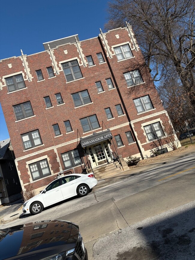 Photo - 1235 E Elm St Unit 1235
