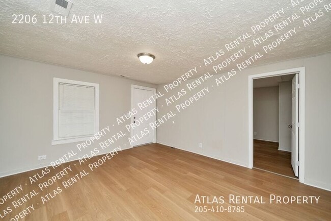 Photo - 2206 12th Ave W