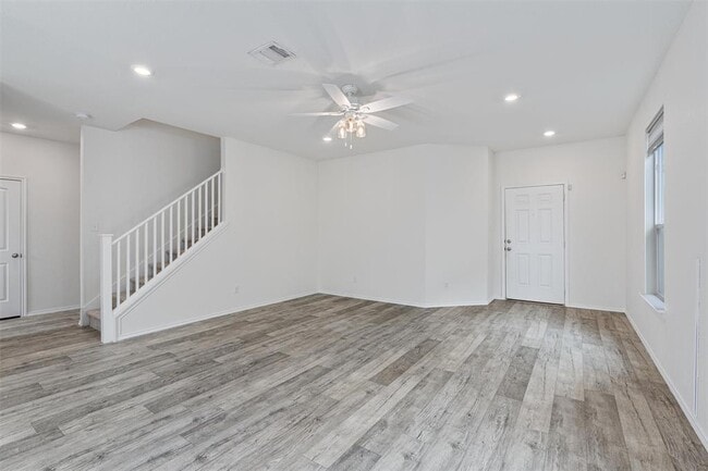 305 Los Cobos Ln