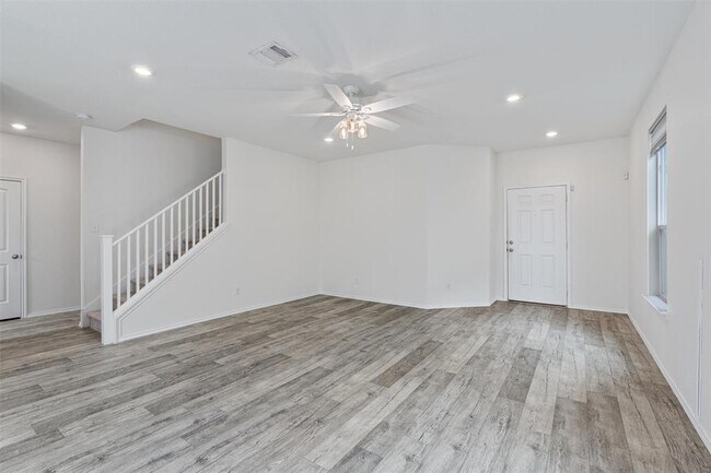 Photo - 305 Los Cobos Ln
