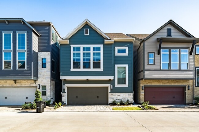 Building Photo - 10916 Brambling Wood Dr