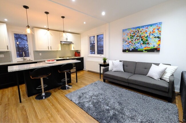 Photo - 326 High Park Av