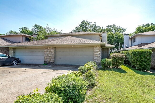 Photo - 127 Allencrest Dr
