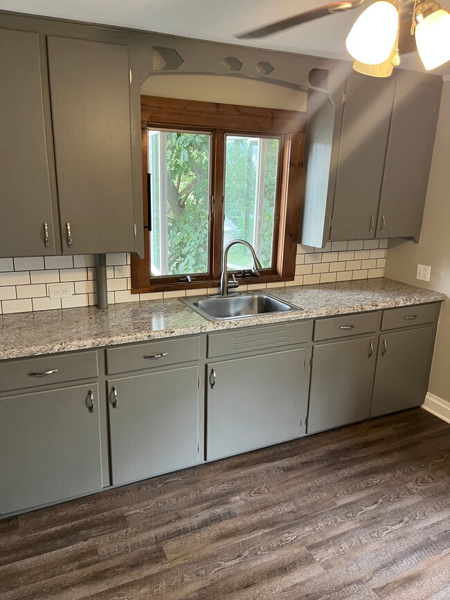Building Photo - 101 Burr Oak St NE Unit 2 Rental