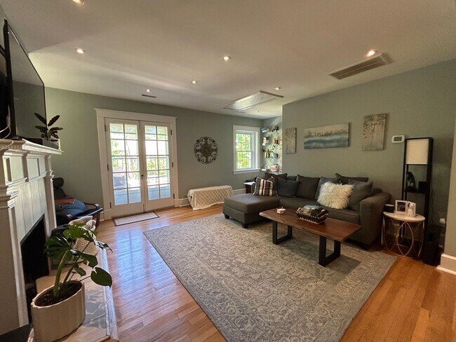 Photo - 139 S Colonial Avenue Unit 139 S Colonial Ave. #2