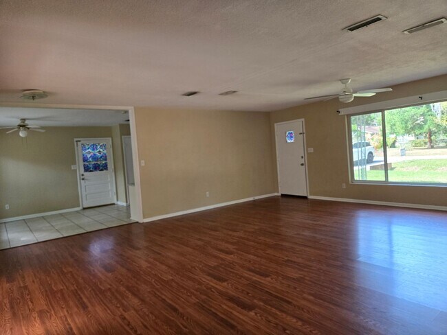 Photo - 4/2 (Madison Park) Nice home in quiet neighborhood