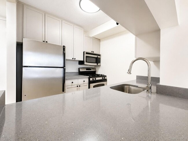 Building Photo - 4-74 48th Avenue Unit 30-J