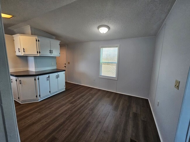Photo - NEW LISTING!!!